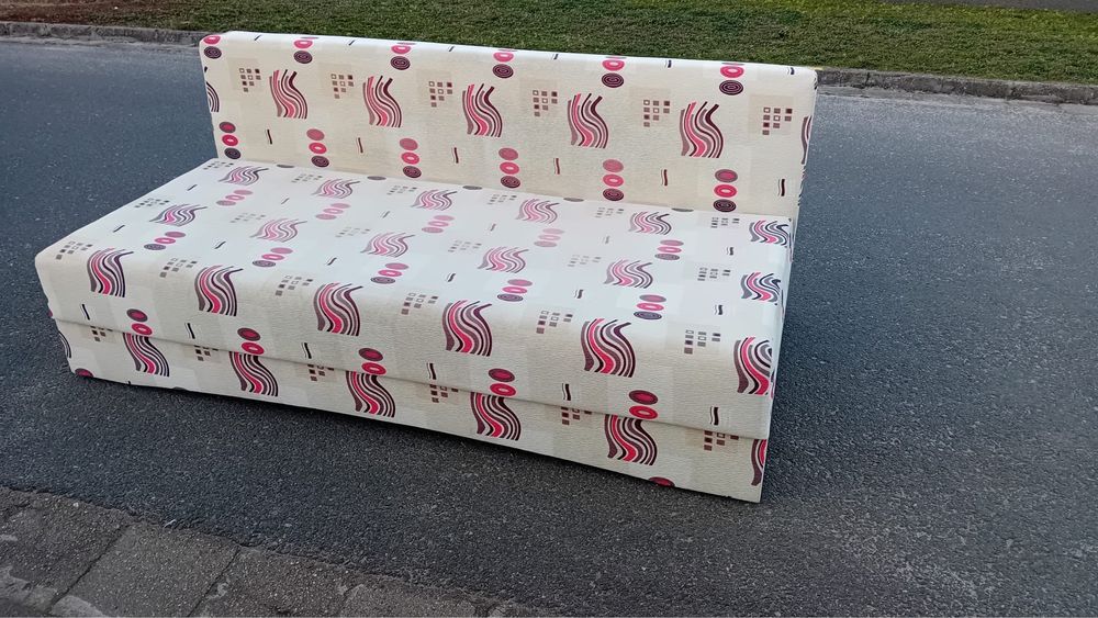 Canapea extensibila cu lada