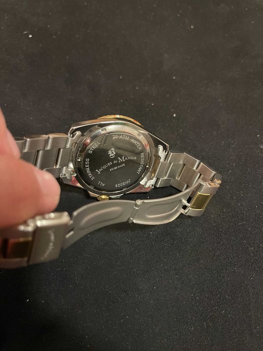 Продавам кварцов JACQUES DU MANOIR PRO SCUBA 43, в гаранция.