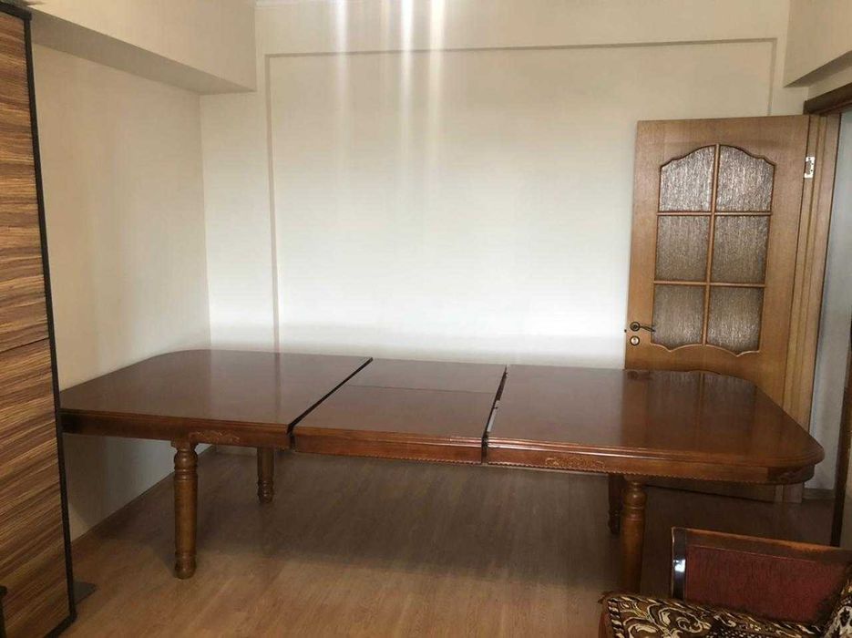 Стол гостиный на 16 персон