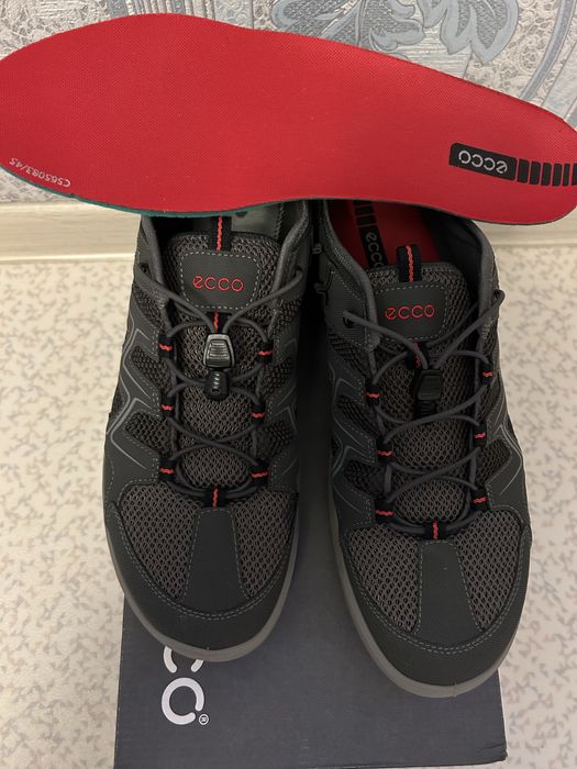 Кроссовки ecco оригинал.