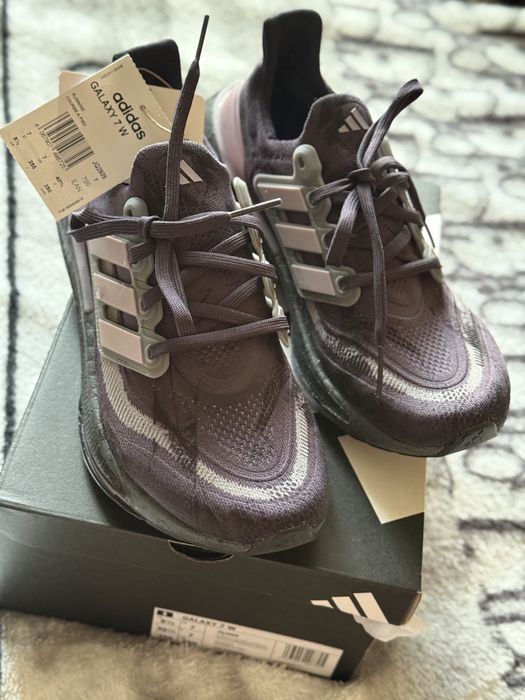 Продам кроссовки Adidas оригинал новые