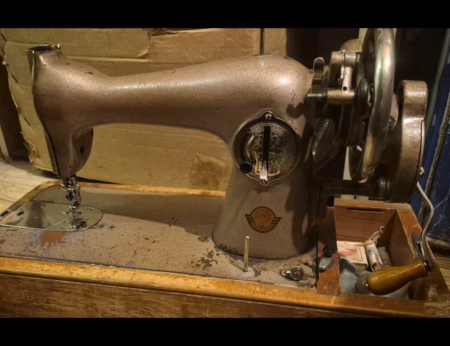 Mașină de cusut veche rusească  Podolsk-2

24:27.

557

Mașină veche d