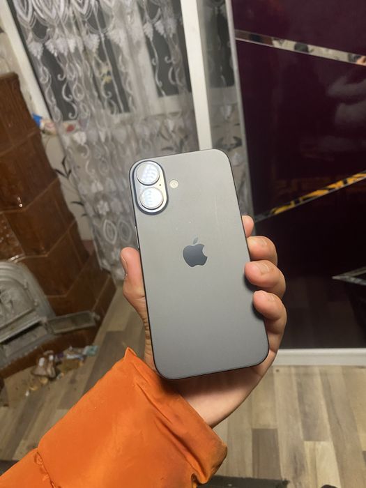 IPhone16 întreținut foarte bine bateria 100% 144 de cicluri de incarca