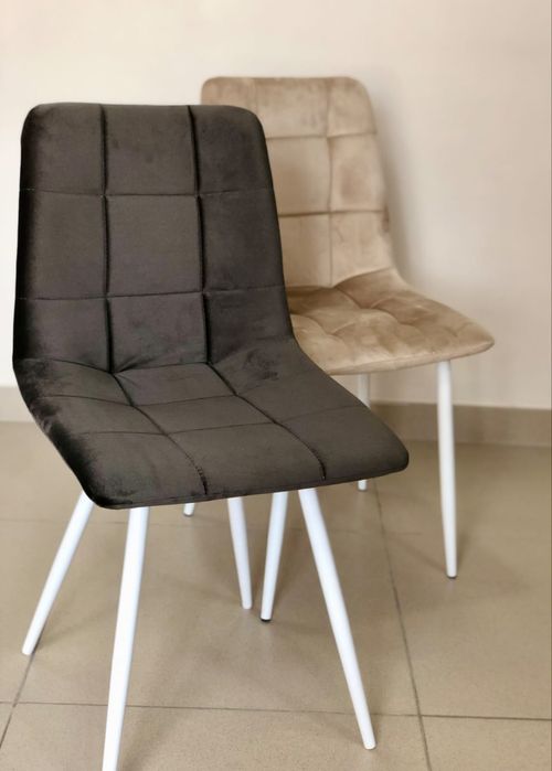 Стулья на металлических ногах