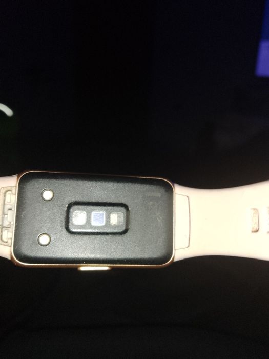 Продавам часовник Huawei