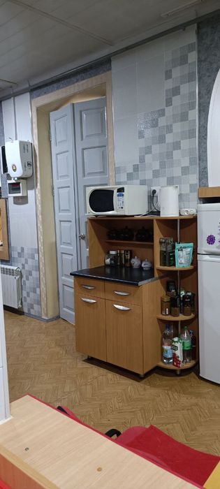 Квартира 5 комнат . Центр Янгиюля.