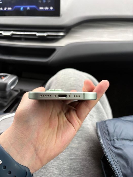 Продам iphone 15 на 256гб, iphone 15