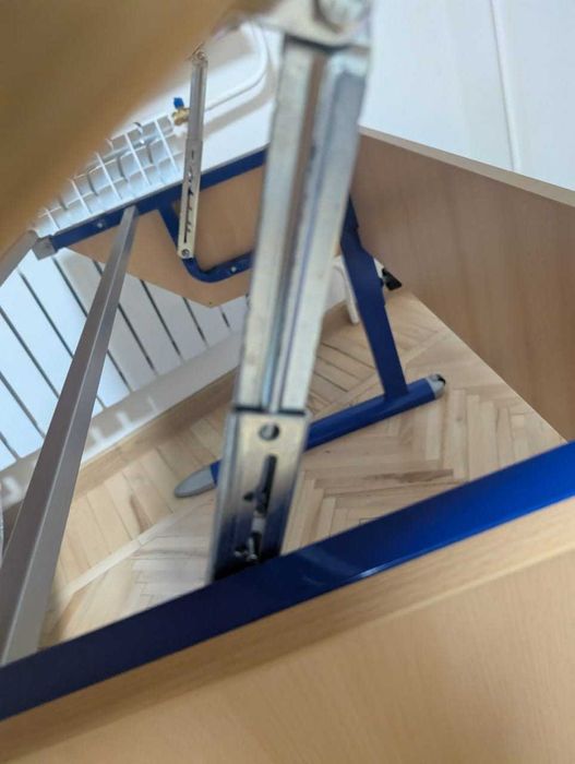 парта/стол для ученика.