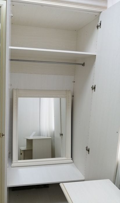 Продаю спальный гарнитур