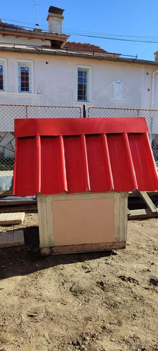 Продавам кучешка колиба