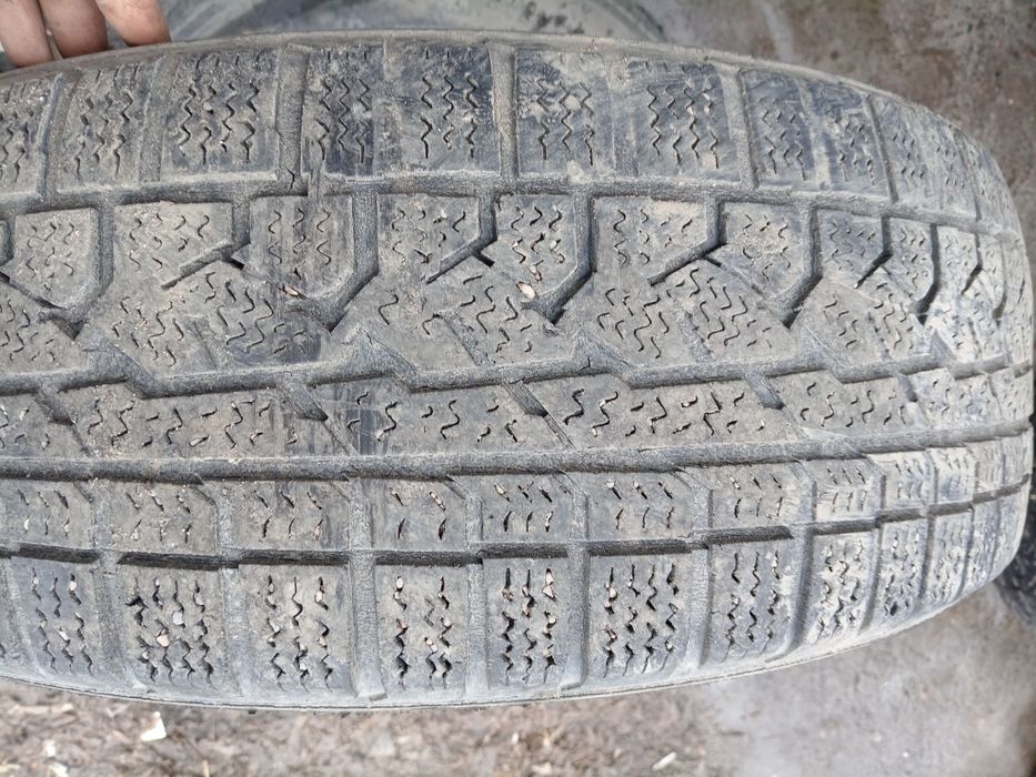 Продам шины 2шт 235/65/17