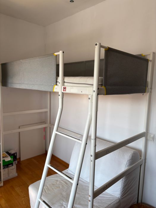 Pat supraetajat Ikea VITVAL 90x200, metal alb/gri, cu saltea