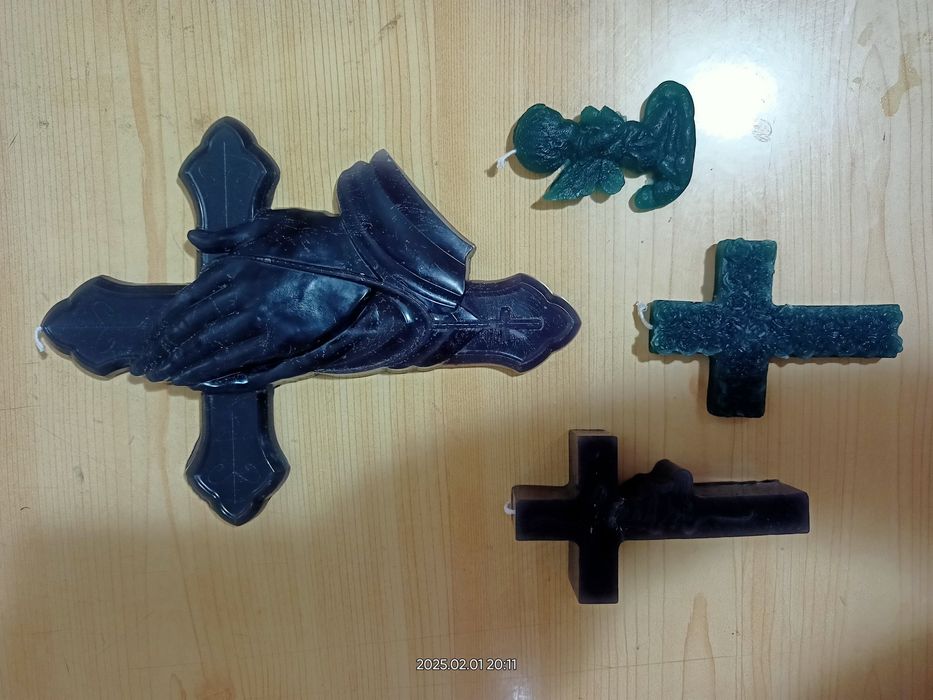 Разноцветни ароматни свещи с Богородица и Младенеца