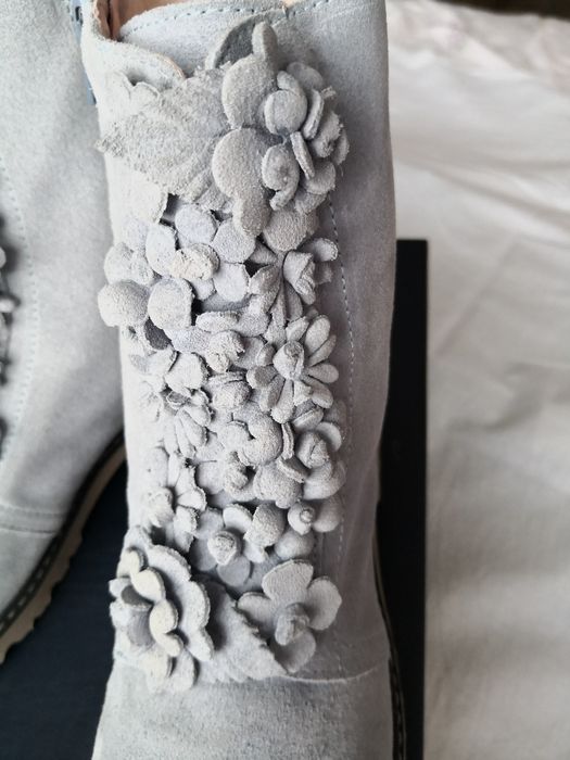 Ботуши естествена кожа с цветя ръчна изработка