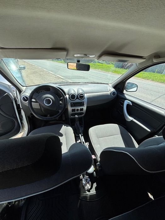 Vând Dacia Logan