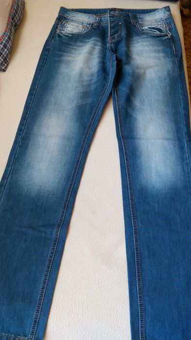 Продавам 5 броя мъжки чисто нови дънки!