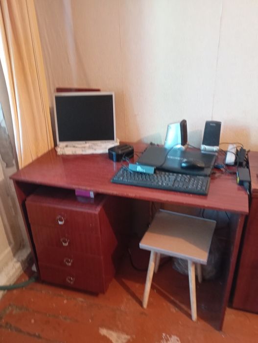 Продам стол письменный