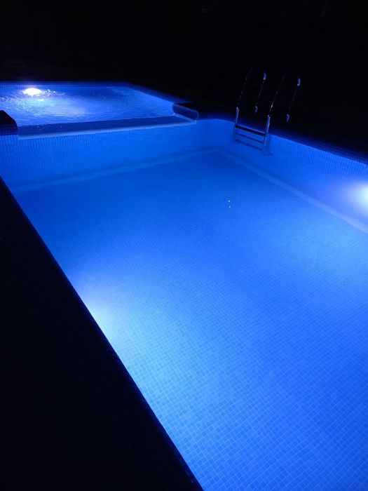 Dacha oq tosh narx kelishiladi