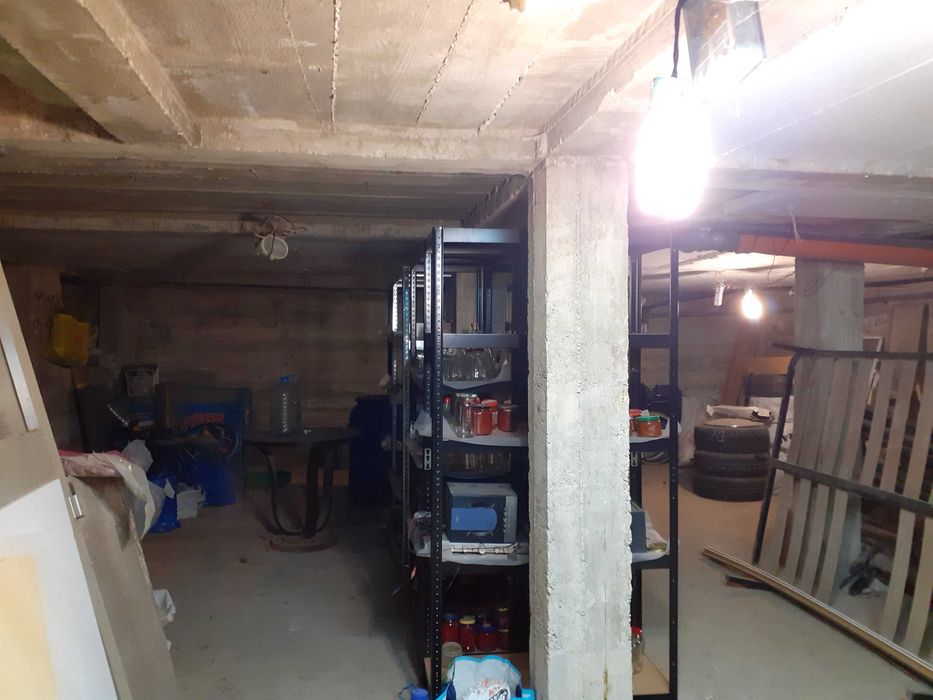Proprietar – Gospodărie mare 5.600 mp, casă, livadă bogată, stupină și lac, com. Potlogi, Dambovita