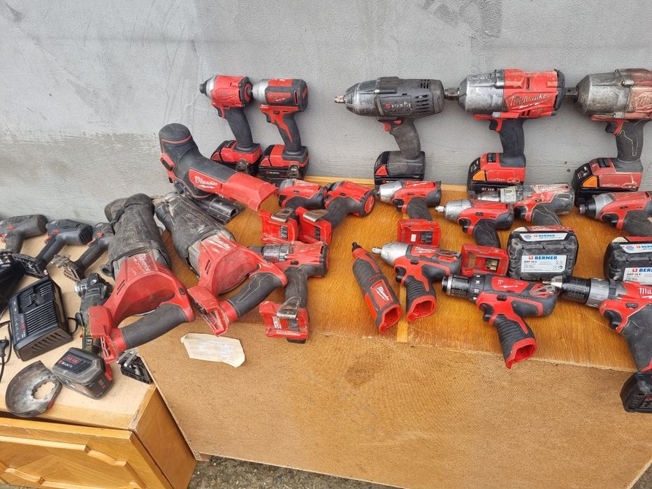 Vând scule millwaukee  m12,m18