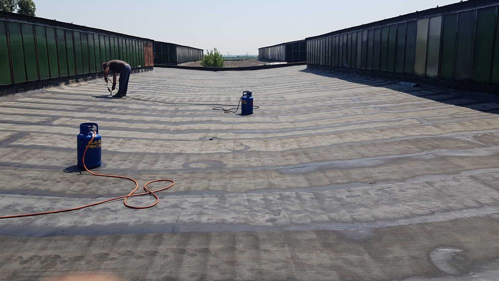 Spuma Poliuretanica + Hidroizolatii