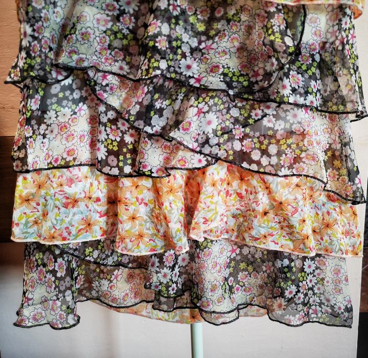 Bluză cu volane suprapuse