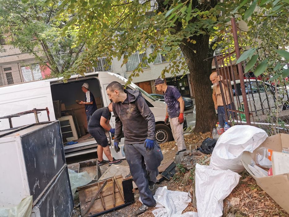 Почистване на. Мазета. Тавани. Апартаменти. Складове. Дворове и др.