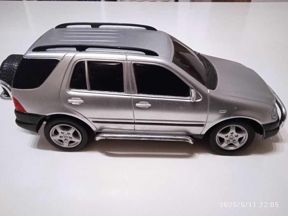 Джип голям Dickie, стара количка от соц време и 2 бр. малки камиончета