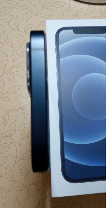 iPhone 12 в идеальном состоянии