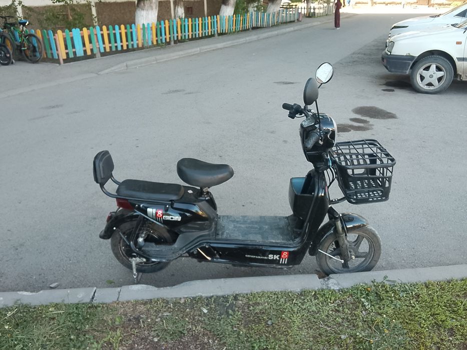 Продаю электроскутер новый