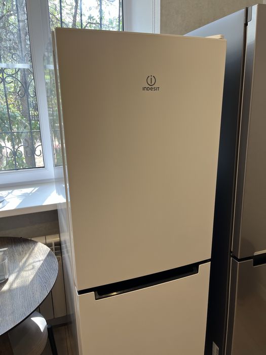 Холодильник INDESIT