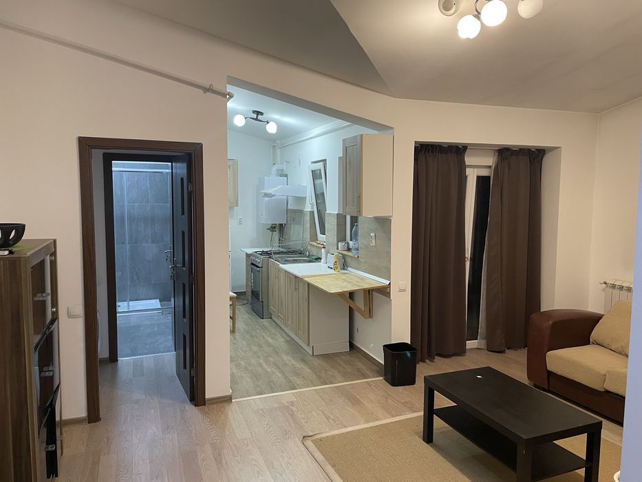 Inchiriez apartament complet mobilat, zona ultracentrala