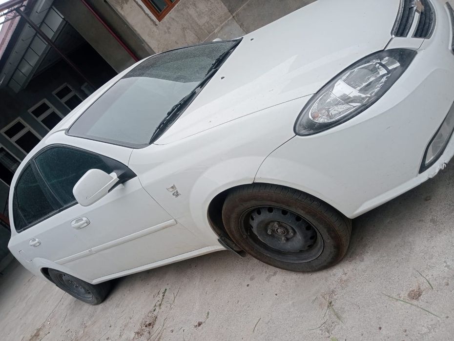 Mashina sotiladi xolati yaxshi