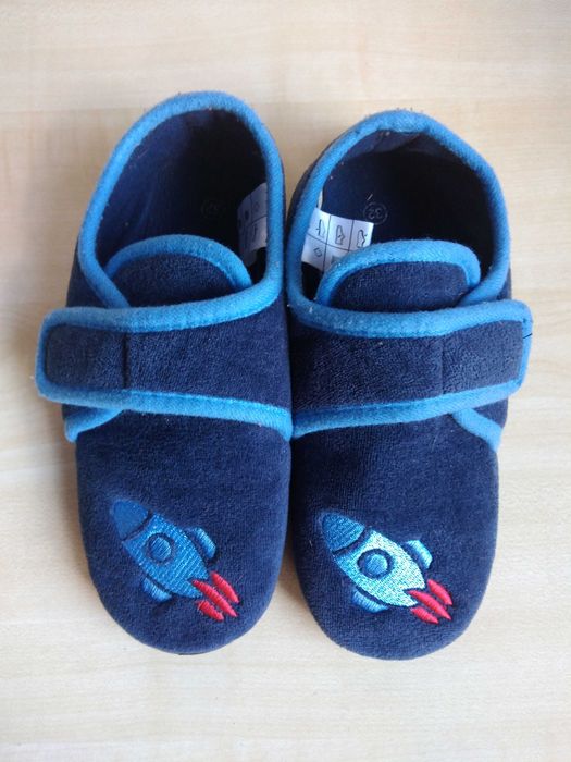 Кожени маратонки Clibee 34 номер и плюшени пантофи 33/34 номер