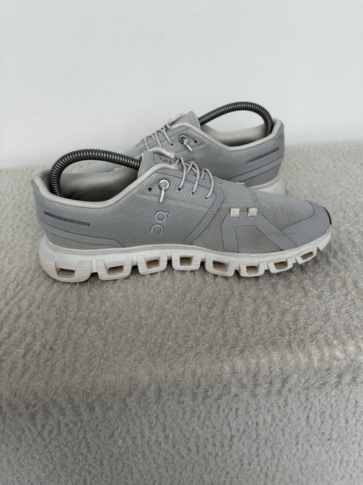 Adidasi On running cloud 6