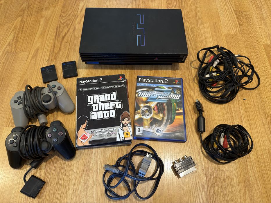 Playstation 2 - cu manete, jocuri si accesorii