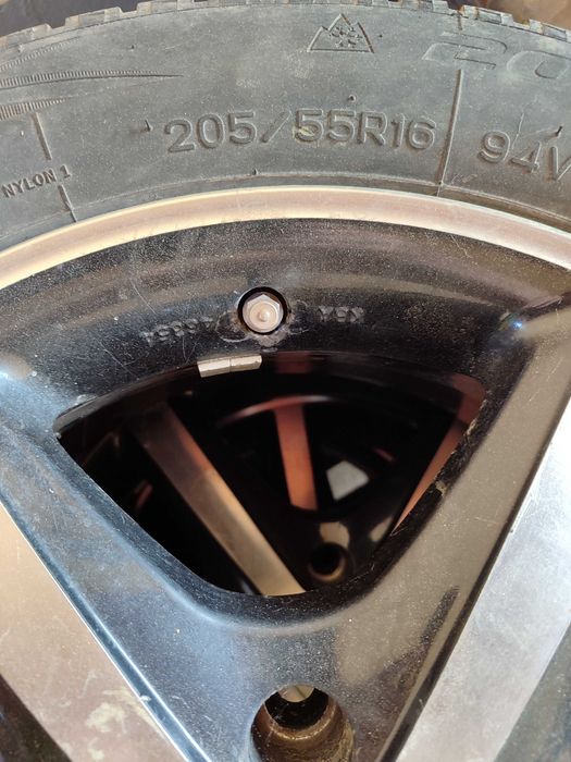 Jante cu cauciucuri de pe Opel Zafira