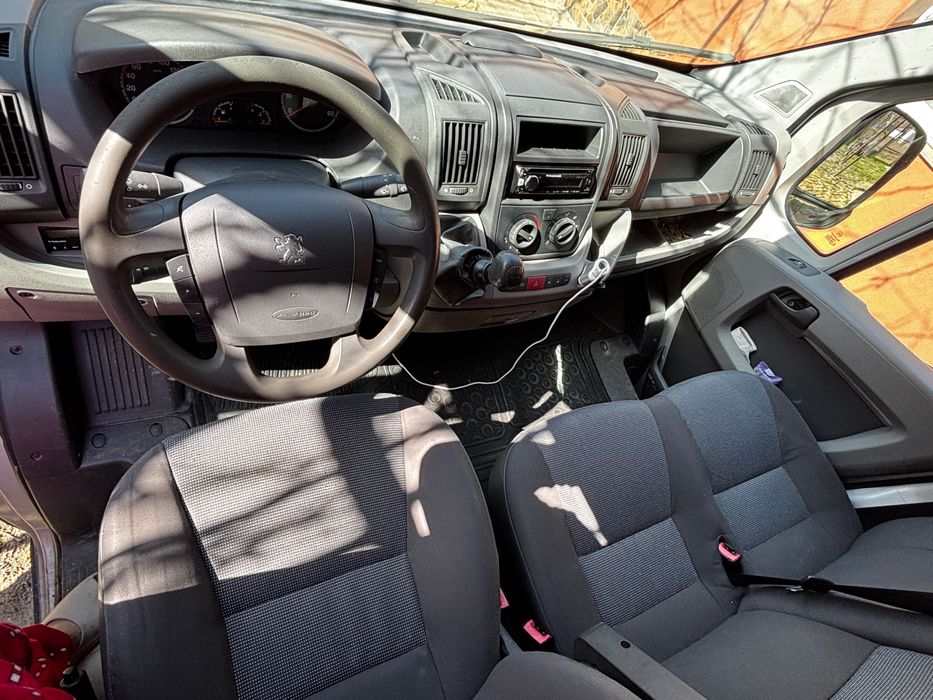 microbuz peugeot boxer
