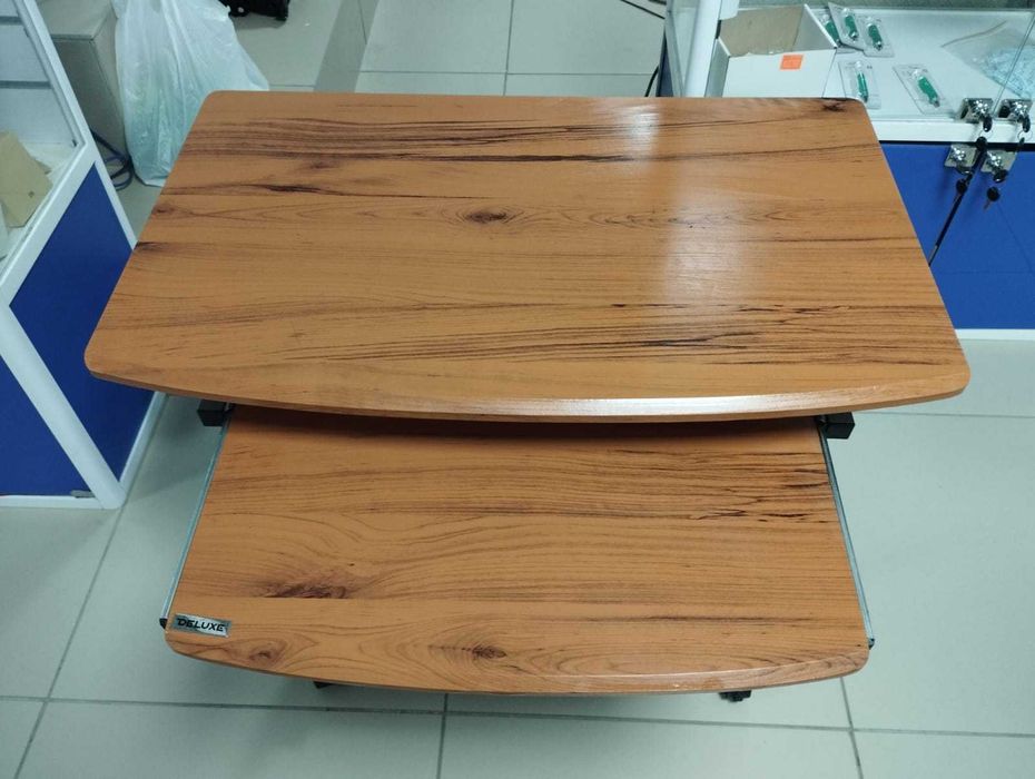 Компьютерные столы Delux