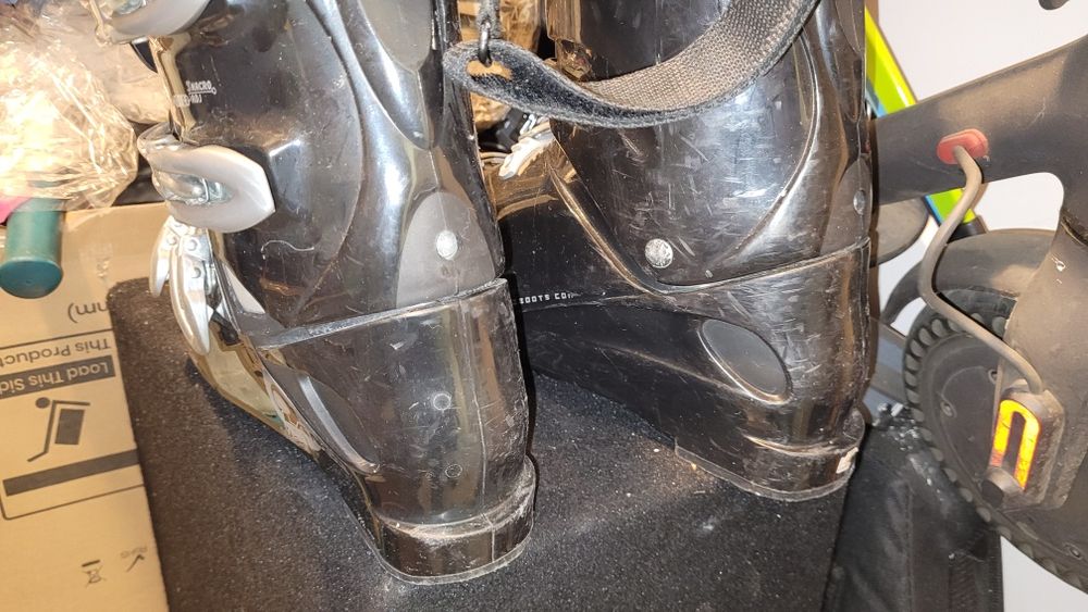 Clăpari pentru ski mărimea 44-45 338mm Lange Vec5