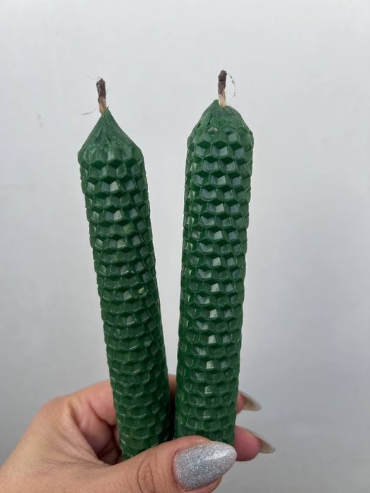 Свеча из вощины с использованием денежных трав на увеличение финансов