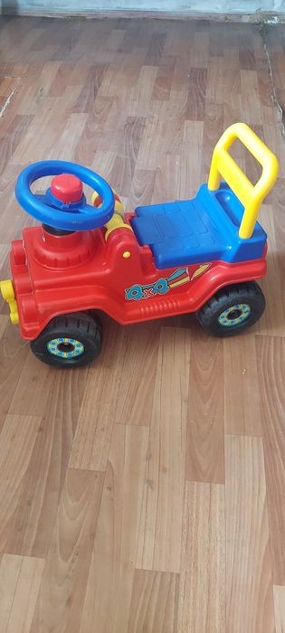 Продам детскую машинку "Талакар"