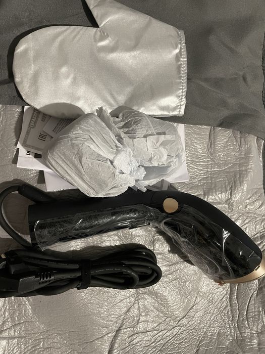 Чисто НОВ ръчен уред за гладене с пара Philips STH7060/80