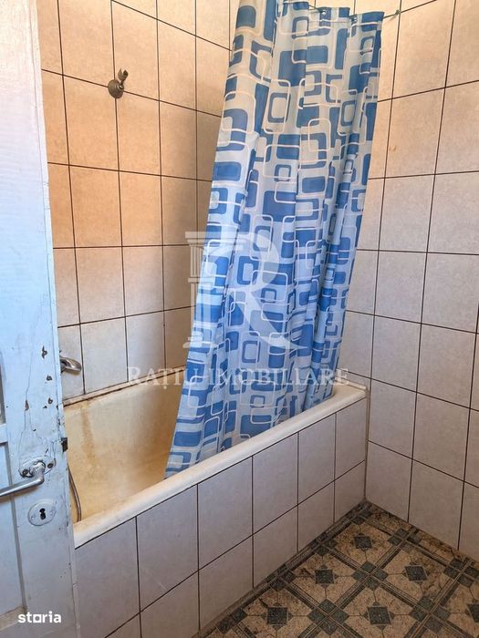 Casă cu spațiu comercial la stradă, curte și grădină | Oradea