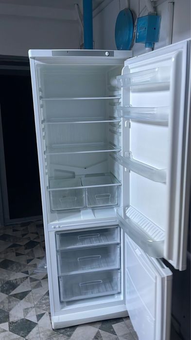 Холодильник Indesit