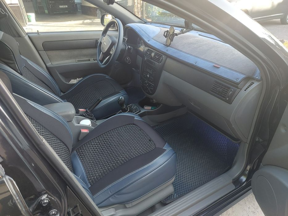 Lacetti 1.8 sotiladi