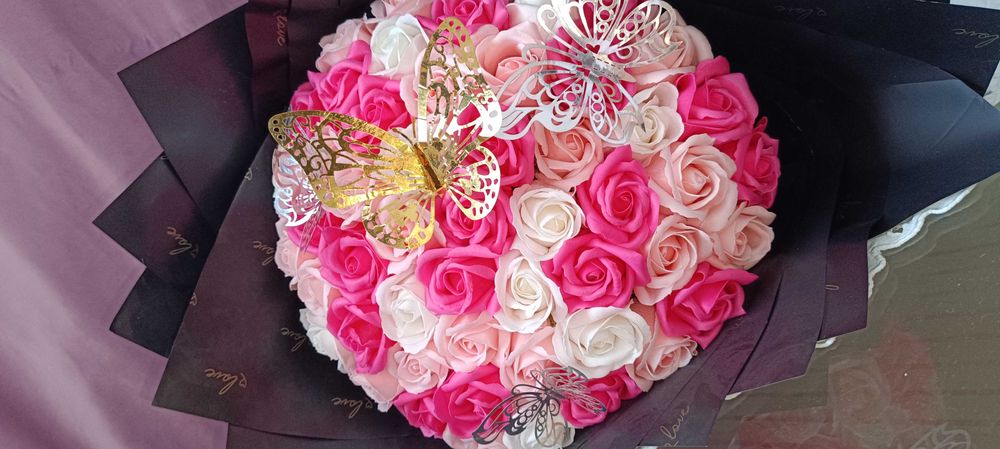 Buchete și aranjamente florale din sapun