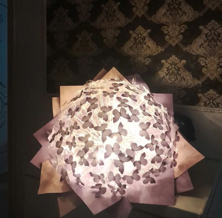 Бабочка в букете