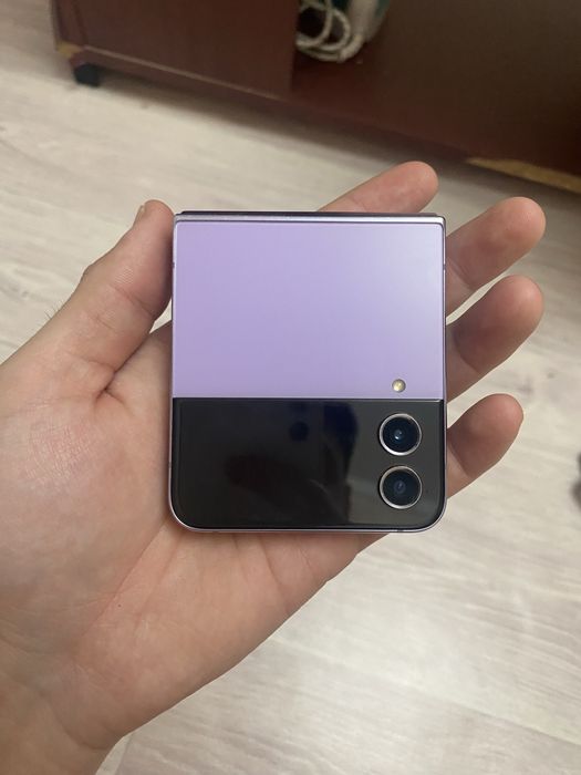Galaxy Z Flip4 продам