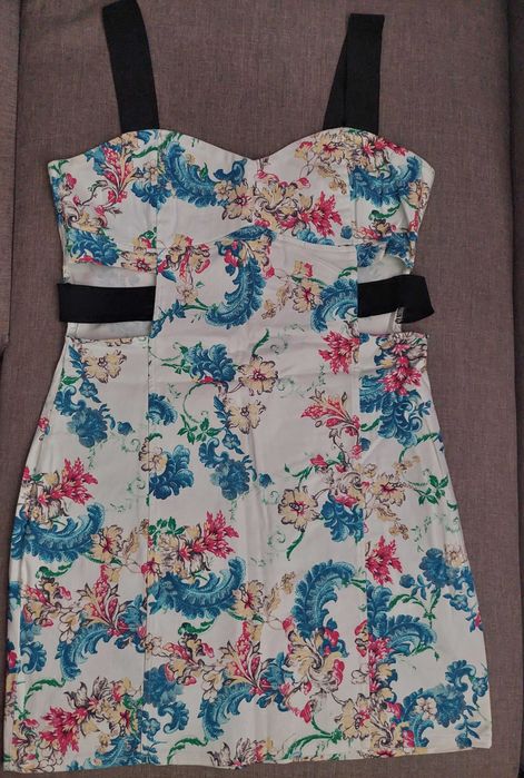 много стилна дамска рокля с флорален мотив